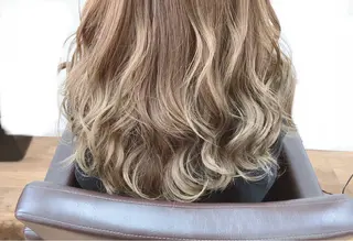 ロング カラー 桃木 杏奈のヘアスタイル
