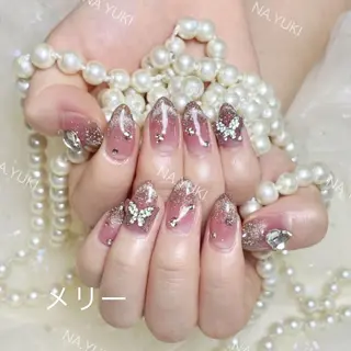 ネイル 🦋 Queenieのネイルデザイン