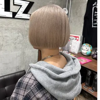ミディアム カラー ホワイトブロンド RIKUTOのヘアスタイル