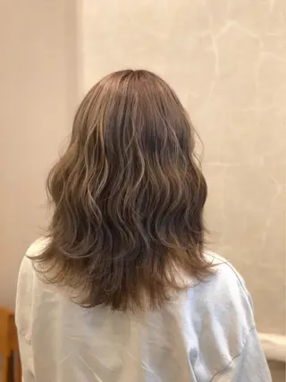 セミロング Zina 渋谷のヘアスタイル