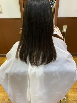 ロング 岩本 紋音のヘアスタイル