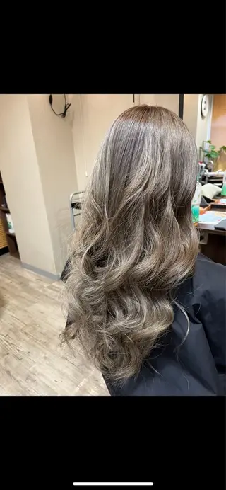 ロング SHIORI💜口コ ミNo.1艶カラーのヘアスタイル