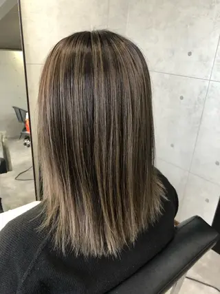 ミディアム REVE 美容室のヘアスタイル