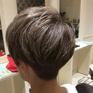 ショート カラー 畠村 美智子のヘアスタイル