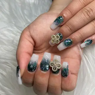 ミディアム ネイル Y. Sのネイルデザイン