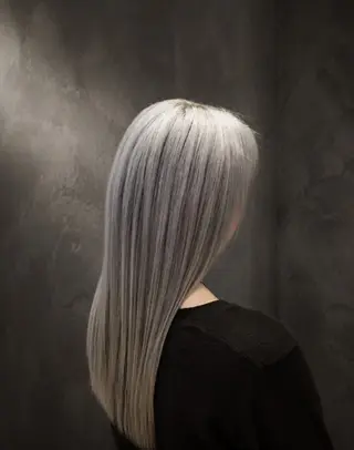 カラー 三木 敏嵩のヘアスタイル