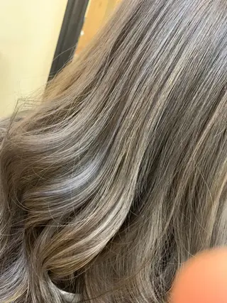 ロング カラー 鶴見 和美のヘアスタイル