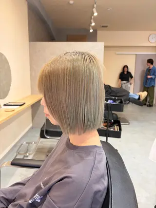 ショート カラー 🎀透明感カラー /ケアブリーチ🎀のヘアスタイル