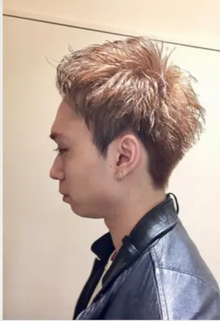 ショート カラー メンズ 鍵山 千秋のヘアスタイル