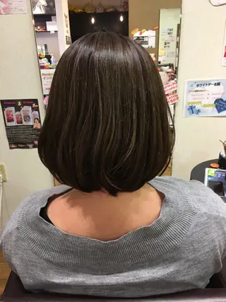 ショート カラー CALMHAIR 五十實淳のヘアスタイル