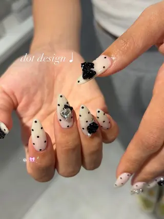 ネイル 𝑟𝑖𝑠𝑎 🕯🤍のネイルデザイン