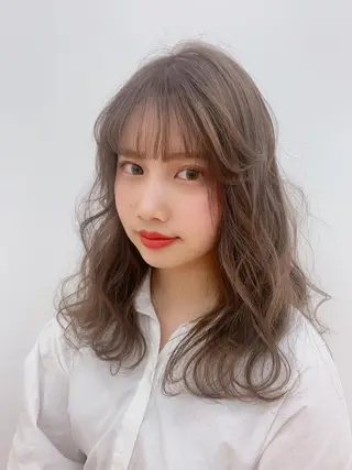 ミディアム カラー 梅本 有希のヘアスタイル