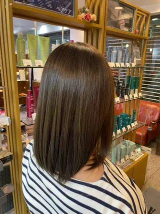 セミロング カラー asano yuiのヘアスタイル