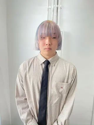 ショート Muミュー/ブリーチ ハイトーン　Wカラーのヘアスタイル