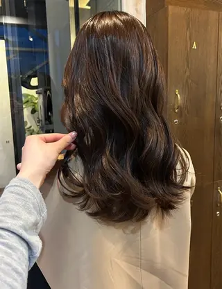 ミディアム パーマ 西 優衣奈のヘアスタイル
