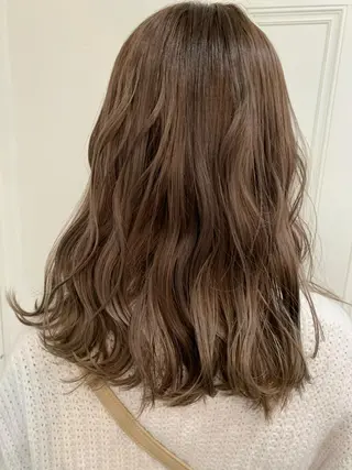 ミディアム カラー wakana/ 柔らかベージュカラーのヘアスタイル