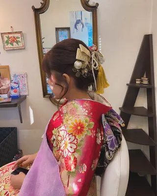 セミロング あるす 美容室のヘアスタイル