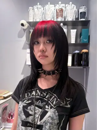 ミディアム カラー NANA🦖 ハイトーンデザインのヘアスタイル