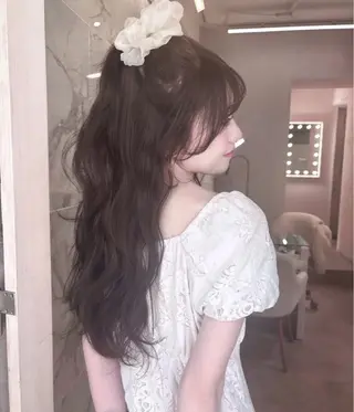 カラー 金澤 愛のヘアスタイル