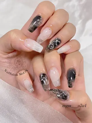 MoON...❤︎ MeGuのネイルデザイン