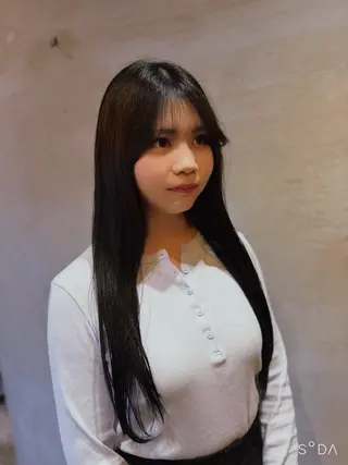 ロング YUKI .のヘアスタイル