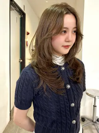 ロング カラー mizuki/ピンク ベージュ.レイヤーのヘアスタイル