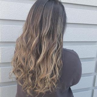 ロング 岸川 恭子のヘアスタイル