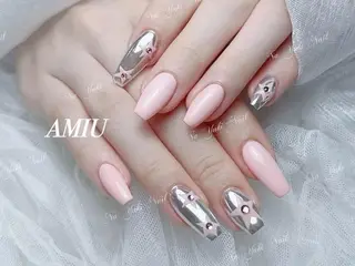 ネイル 🦋 Queenieのネイルデザイン