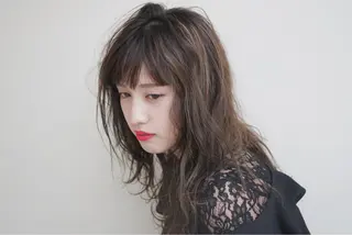 セミロング カラー ウルフカット レイヤーカット上柿のヘアスタイル