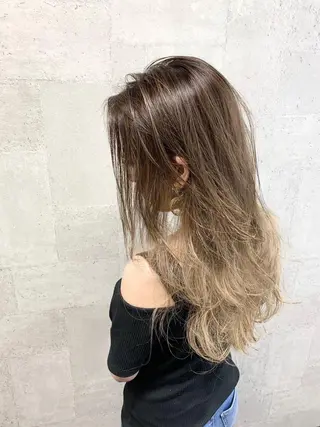 ロング カラー still .のヘアスタイル