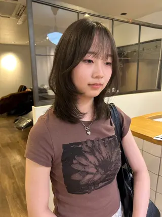 ミディアム カラー 透明感カラー レイヤーカット りなのヘアスタイル