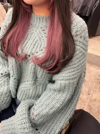 セミロング カラー インナーカラー 推し ブリーチ  髪質改善のヘアスタイル