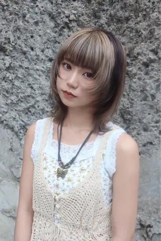 ミディアム カラー レイヤー/ブリーチ iwamiya岩見谷のヘアスタイル