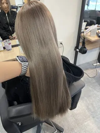 ロング カラー ブリーチ縮毛矯正 LAFFYuiのヘアスタイル