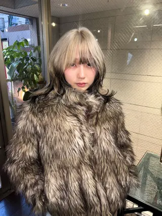 ミディアム 心斎橋/デザインカラ ー/海外風/ナツミのヘアスタイル