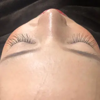 マツエク・マツパ レイヤーカット✖️ 柔らかベージュカラーのヘアスタイル
