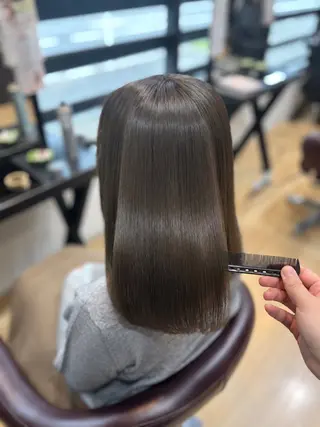 カラー NEIRO/ベージュ /グレージュのヘアスタイル
