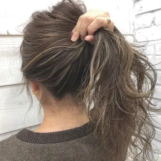 セミロング カラー ヘアアレンジ ブリーチダブルカラー 元町三宮/三ノ宮のヘアスタイル