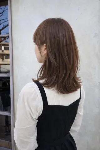 セミロング amie by afloatのヘアスタイル