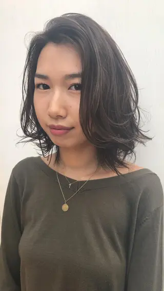 カラー 💓パーマ，💗 レイヤーカットのヘアスタイル