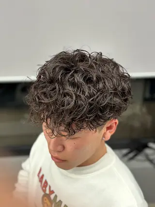 ミディアム パーマ メンズ アーバンスタジオ ハルチカのヘアスタイル