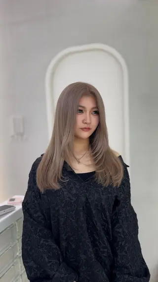 カラー ANN GAGA 心斎橋/ハイトーンのヘアスタイル