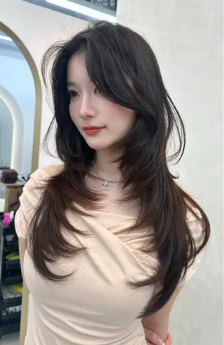 ロング カラー 韓国風レイヤーカラー ライムのヘアスタイル