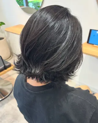 ミディアム 白岩 良子のヘアスタイル