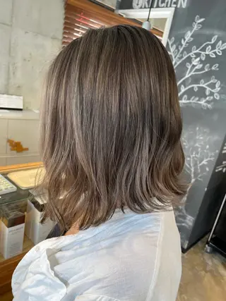ミディアム カラー SAYA ‪🌱‬のヘアスタイル