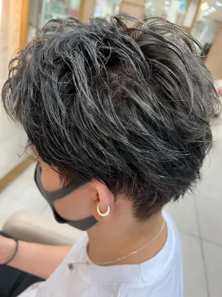 ショート カラー メンズ レイヤーカット 小飯田　武斗のヘアスタイル