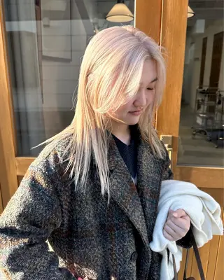 セミロング ササキカズマ〻透明感 〻色落ち〻赤み消しのヘアスタイル