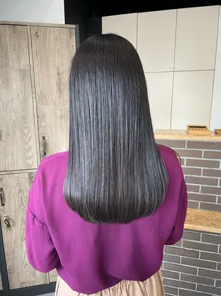 ロング 新岡 萌乃のヘアスタイル