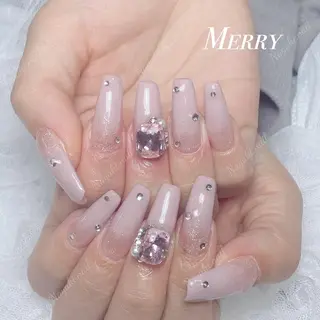ネイル 🦋 Queenieのネイルデザイン