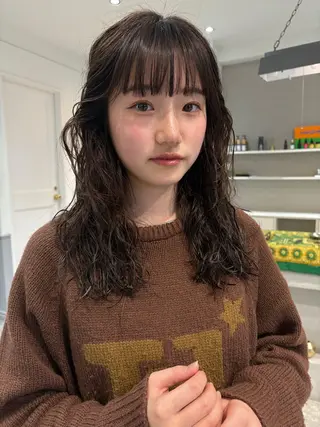 セミロング パーマ SIKI yuuna レイヤーカット🪽のヘアスタイル
